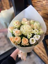 Букет цветов из:  Розы и Лизиантусы в Куликовых Копанях