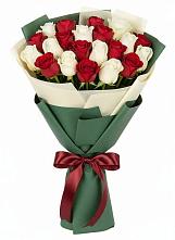 Букет Микс из красных и белых роз в Куликовых Копанях