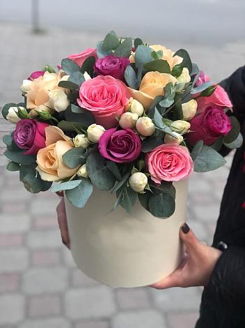 Цветочная композиция из Розы в шляпной коробке в Куликовых Копанях