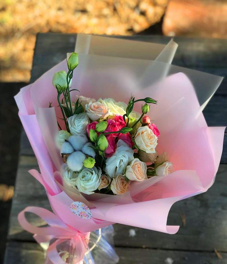 Букет цветов из: Розы и Лизиантусы в Куликовых Копанях