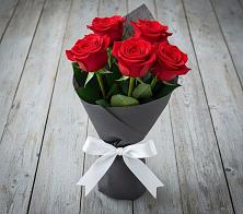 Букет 5 Красных роз Эдлесс Лав в Куликовых Копанях