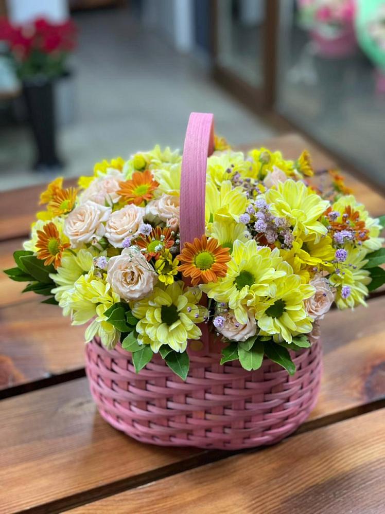 Цветочная композиция из Хризантемы и Розы в корзине в Куликовых Копанях