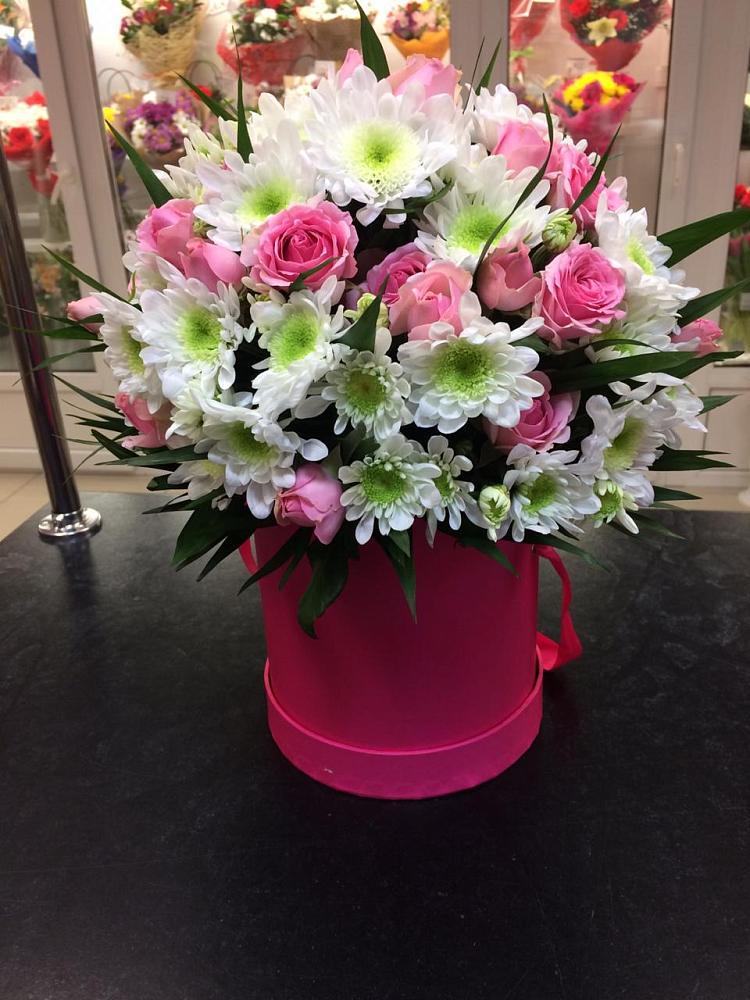 Цветочная композиция из Розы и Хризантемы в шляпной коробке в Куликовых Копанях