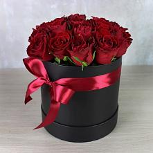 Композиция исключительность в Куликовых Копанях Цветочная композиция из Розы в шляпной коробке в Куликовых Копанях