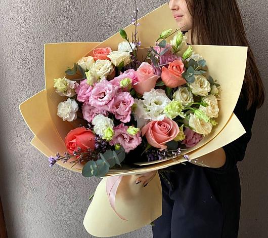 Букет цветов из: Розы, Лизиантусы и Гвоздики в Куликовых Копанях
